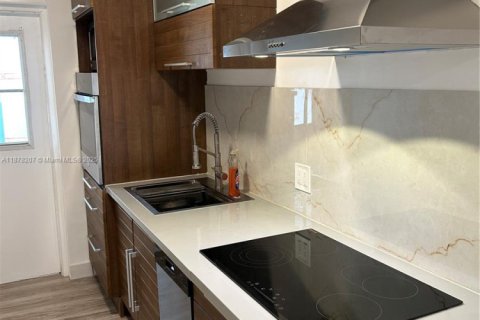 Купить кондоминиум в Майами, Флорида 1 спальня, 60.67м2, № 1921796 - фото 18