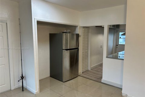 Купить кондоминиум в Майами, Флорида 1 спальня, 60.67м2, № 1921796 - фото 16