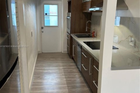 Купить кондоминиум в Майами, Флорида 1 спальня, 60.67м2, № 1921796 - фото 17