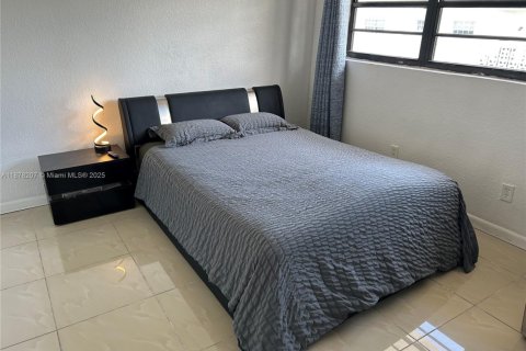 Купить кондоминиум в Майами, Флорида 1 спальня, 60.67м2, № 1921796 - фото 7