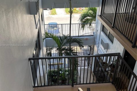 Купить кондоминиум в Майами, Флорида 1 спальня, 60.67м2, № 1921796 - фото 4