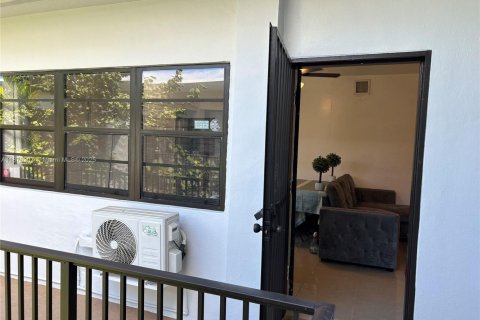 Купить кондоминиум в Майами, Флорида 1 спальня, 60.67м2, № 1921796 - фото 6