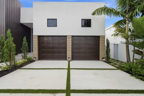 House in Fort Lauderdale, Florida 3 bedrooms, 282.14 sq.m. № 2247064 - photo 4