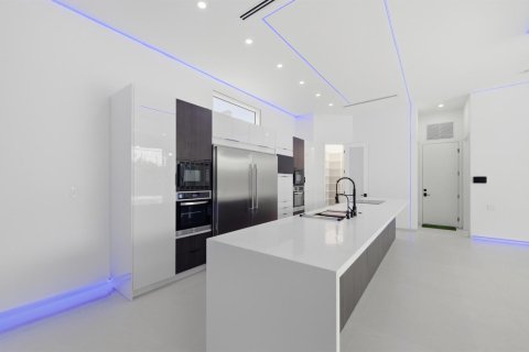 House in Fort Lauderdale, Florida 3 bedrooms, 282.14 sq.m. № 2247064 - photo 9