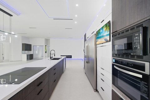 House in Fort Lauderdale, Florida 3 bedrooms, 282.14 sq.m. № 2247064 - photo 10