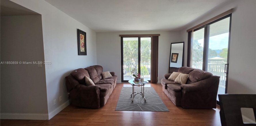 Condo in Hollywood, Florida, 2 bedrooms  № 1878392