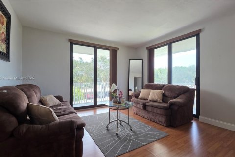 Condo in Hollywood, Florida, 2 bedrooms  № 1878392 - photo 9