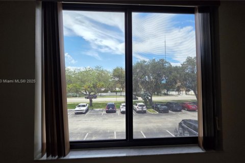 Condo in Hollywood, Florida, 2 bedrooms  № 1878392 - photo 27