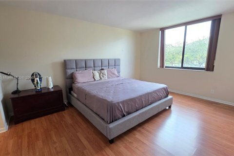 Condo in Hollywood, Florida, 2 bedrooms  № 1878392 - photo 18