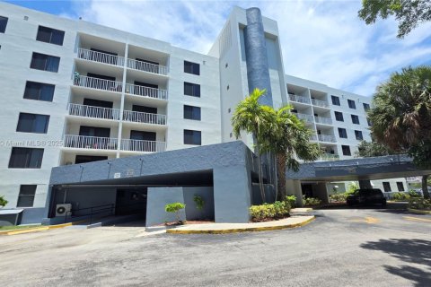 Condo in Hollywood, Florida, 2 bedrooms  № 1878392 - photo 4