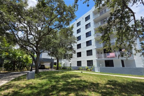 Condo in Hollywood, Florida, 2 bedrooms  № 1878392 - photo 3