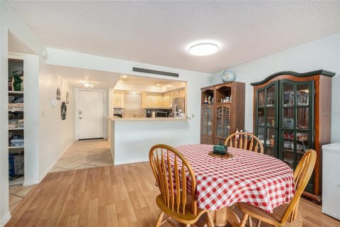 Condo in Saint Petersburg, Florida, 2 bedrooms  № 1543091 - photo 8