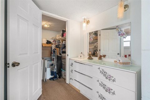 Condo in Saint Petersburg, Florida, 2 bedrooms  № 1543091 - photo 19