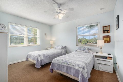 Condo in Saint Petersburg, Florida, 2 bedrooms  № 1543091 - photo 15