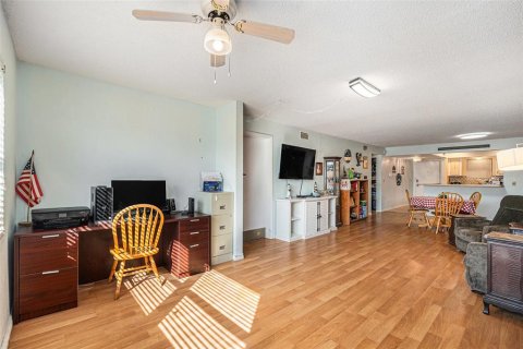 Condo in Saint Petersburg, Florida, 2 bedrooms  № 1543091 - photo 12