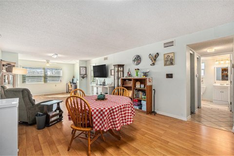 Condo in Saint Petersburg, Florida, 2 bedrooms  № 1543091 - photo 10