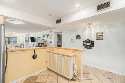 Condo in Saint Petersburg, Florida, 2 bedrooms  № 1543091 - photo 5