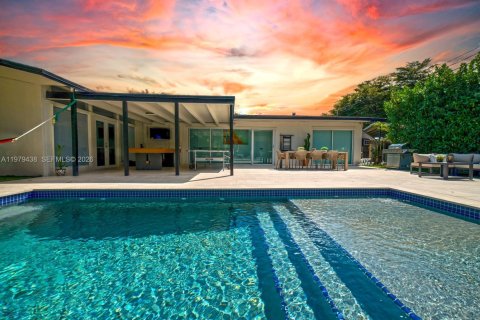 Купить виллу или дом в Катлер-Бей, Флорида 5 спален, 153.57м2, № 2046051 - фото 2