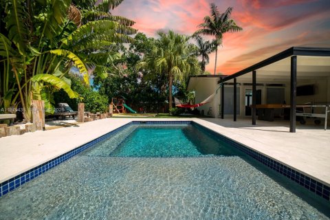 Купить виллу или дом в Катлер-Бей, Флорида 5 спален, 153.57м2, № 2046051 - фото 3