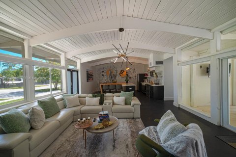 Купить виллу или дом в Катлер-Бей, Флорида 5 спален, 153.57м2, № 2046051 - фото 18