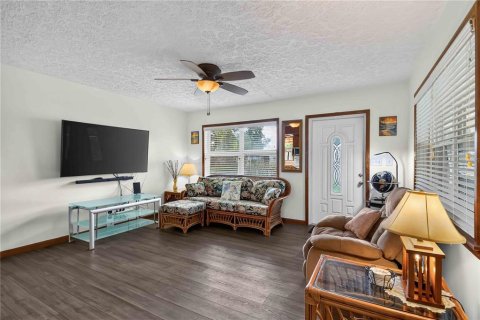 House in Bradenton, Florida 3 bedrooms, 106.65 sq.m. № 2199916 - photo 3