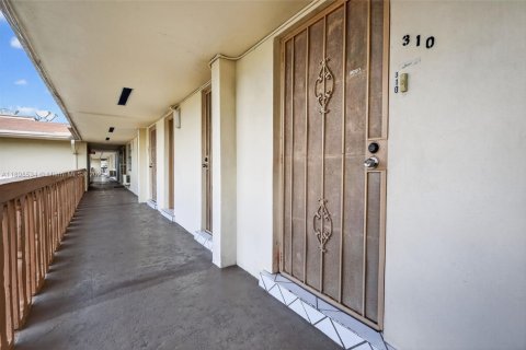 Condominio en venta en Miami, Florida, 1 dormitorio, 63.92 m2 № 1953112 - foto 25