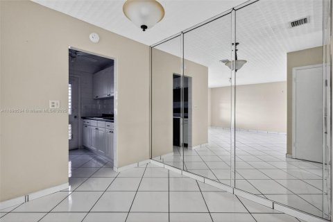 Condominio en venta en Miami, Florida, 1 dormitorio, 63.92 m2 № 1953112 - foto 9