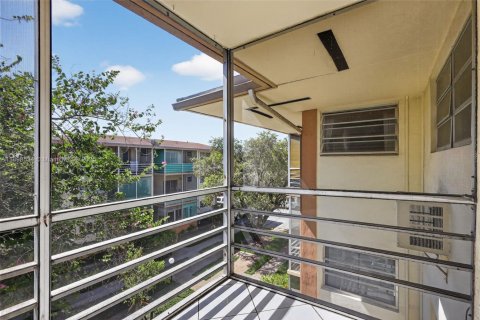 Condominio en venta en Miami, Florida, 1 dormitorio, 63.92 m2 № 1953112 - foto 17