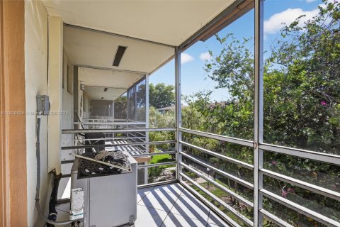 Condominio en venta en Miami, Florida, 1 dormitorio, 63.92 m2 № 1953112 - foto 16