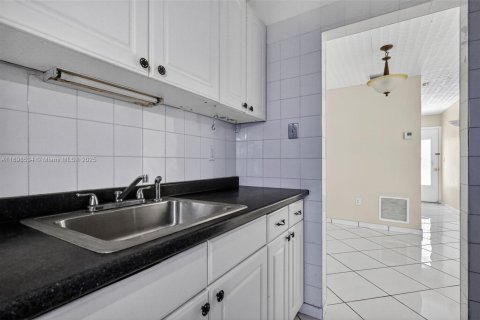 Condominio en venta en Miami, Florida, 1 dormitorio, 63.92 m2 № 1953112 - foto 4