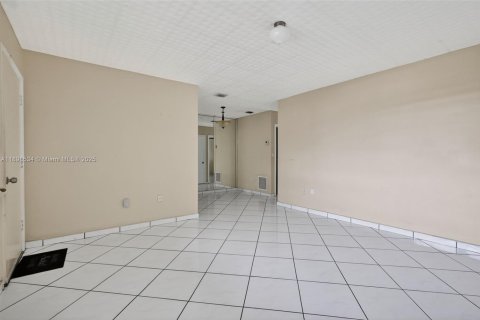 Condominio en venta en Miami, Florida, 1 dormitorio, 63.92 m2 № 1953112 - foto 5