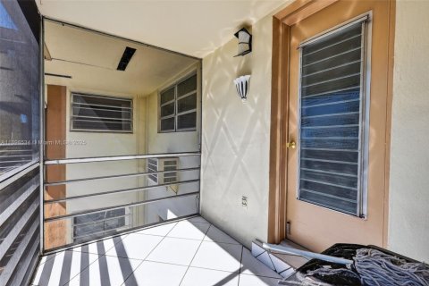 Condominio en venta en Miami, Florida, 1 dormitorio, 63.92 m2 № 1953112 - foto 18