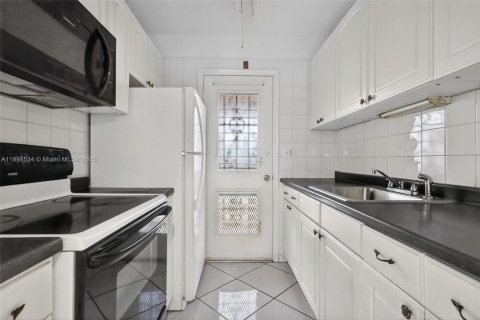 Condominio en venta en Miami, Florida, 1 dormitorio, 63.92 m2 № 1953112 - foto 1