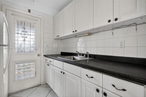 Condominio en venta en Miami, Florida, 1 dormitorio, 63.92 m2 № 1953112 - foto 2