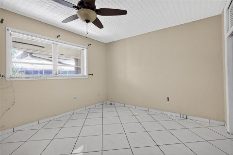 Condominio en venta en Miami, Florida, 1 dormitorio, 63.92 m2 № 1953112 - foto 11