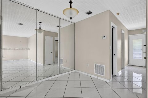 Condominio en venta en Miami, Florida, 1 dormitorio, 63.92 m2 № 1953112 - foto 8