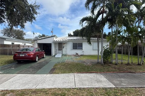 Villa ou maison à vendre à Miami, Floride: 2 chambres, 103.12 m2 № 1991021 - photo 1