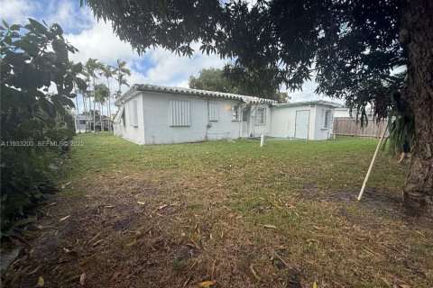 Villa ou maison à vendre à Miami, Floride: 2 chambres, 103.12 m2 № 1991021 - photo 3