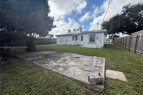 Villa ou maison à vendre à Miami, Floride: 2 chambres, 103.12 m2 № 1991021 - photo 2