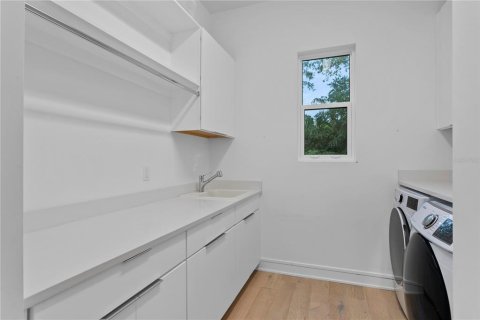 House in Tampa, Florida 5 bedrooms, 413.88 sq.m. № 1791954 - photo 17