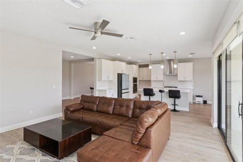 Casa en venta en Fish Hawk, Florida, 4 dormitorios, 302.86 m2 № 2203281 - foto 15