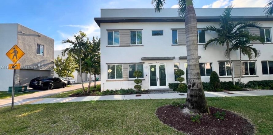 Touwnhouse à LANDMARK à Doral, Floride 3 chambres, 221.01 m2 № 1878721