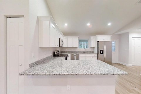 Купить виллу или дом в Даннеллон, Флорида 8 комнат, 93.18м2, № 1870508 - фото 12