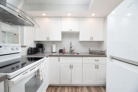 Villa ou maison à louer à Fort Lauderdale, Floride: 1 chambre, 390 m2 № 1861292 - photo 3