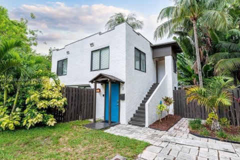 Villa ou maison à louer à Fort Lauderdale, Floride: 1 chambre, 390 m2 № 1861292 - photo 1