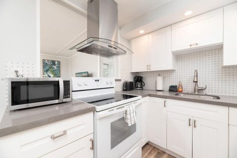 Villa ou maison à louer à Fort Lauderdale, Floride: 1 chambre, 390 m2 № 1861292 - photo 2