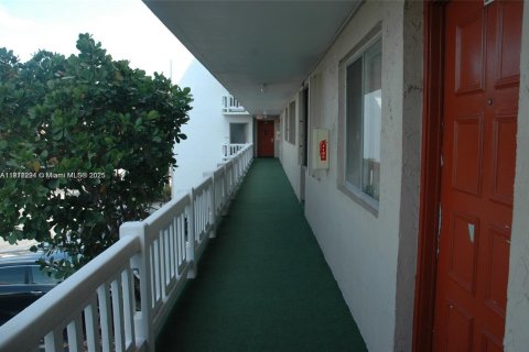 Condo in Lauderhill, Florida, 3 bedrooms № 2082322 - photo 27