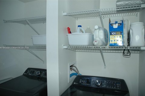 Condo in Lauderhill, Florida, 3 bedrooms № 2082322 - photo 14