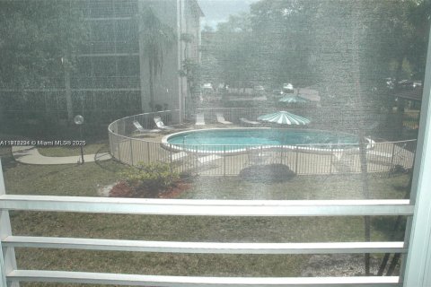Condo in Lauderhill, Florida, 3 bedrooms № 2082322 - photo 12