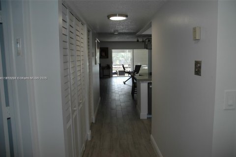 Condo in Lauderhill, Florida, 3 bedrooms № 2082322 - photo 24